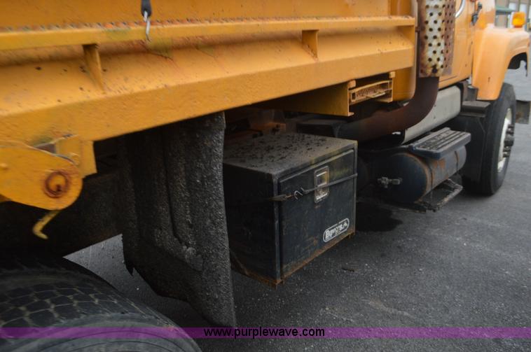 image for item L4536 2002 International F2554 dump truck