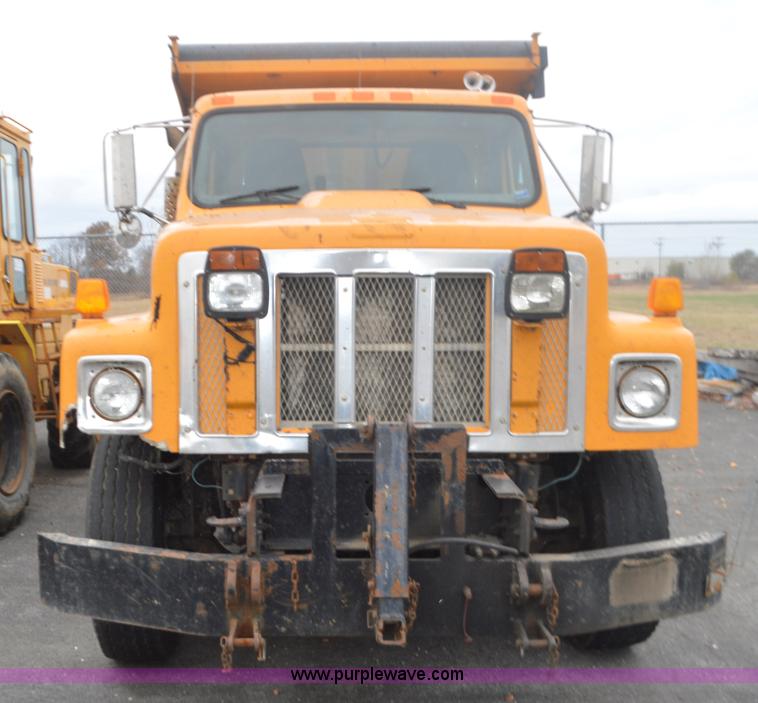 image for item L4536 2002 International F2554 dump truck