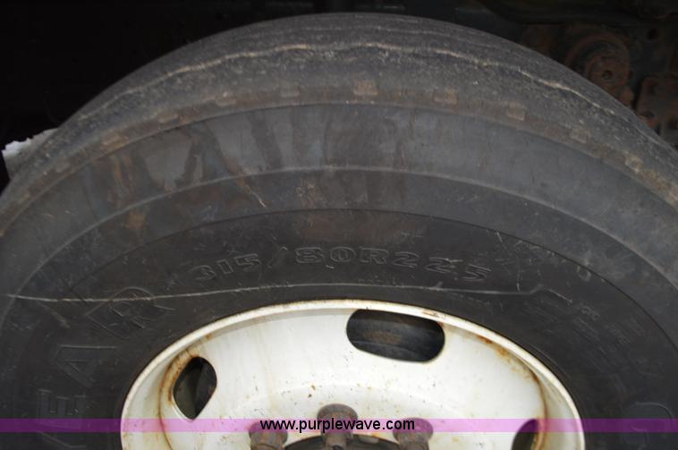 image for item L4536 2002 International F2554 dump truck