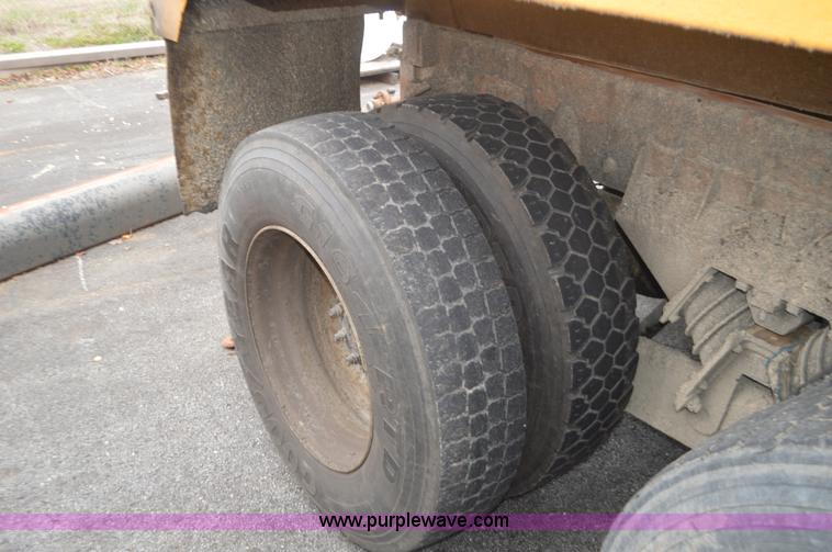 image for item L4536 2002 International F2554 dump truck