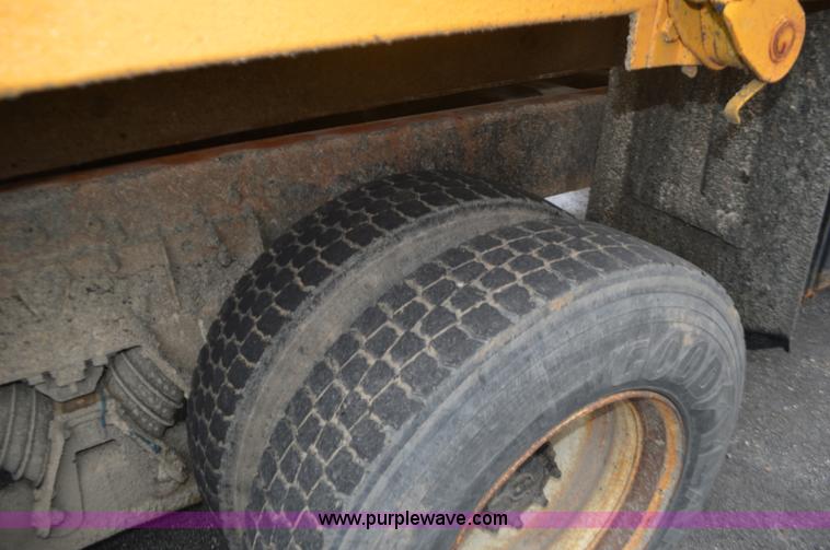 image for item L4536 2002 International F2554 dump truck