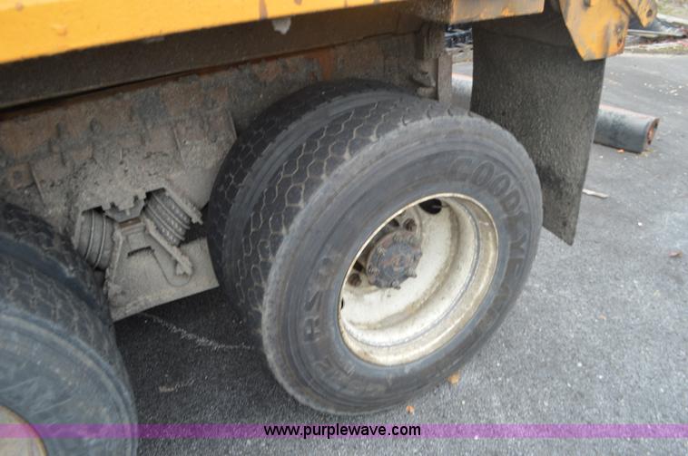 image for item L4536 2002 International F2554 dump truck