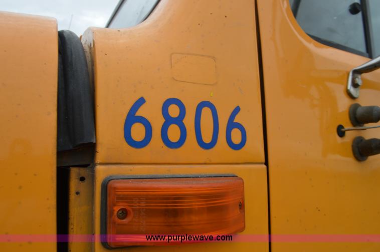image for item L4536 2002 International F2554 dump truck