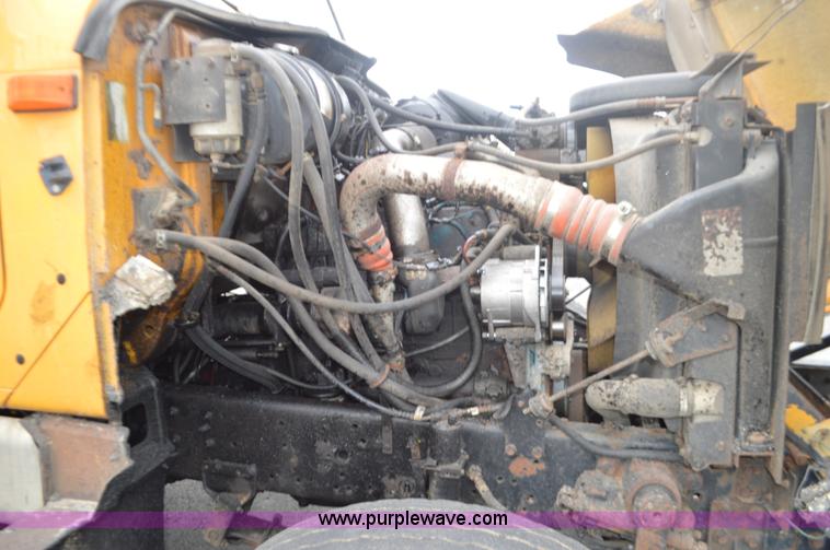 image for item L4536 2002 International F2554 dump truck