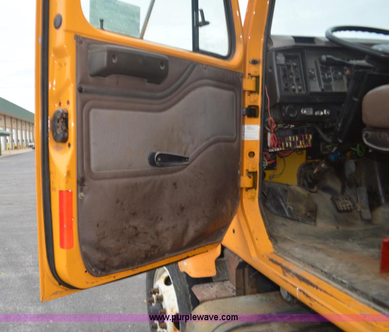 image for item L4536 2002 International F2554 dump truck