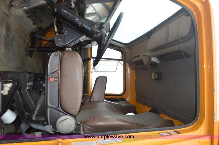 image for item L4536 2002 International F2554 dump truck