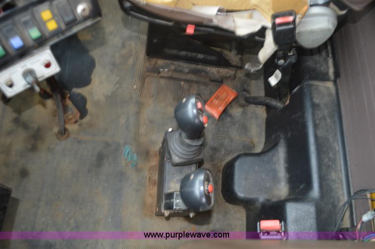 image for item L4536 2002 International F2554 dump truck