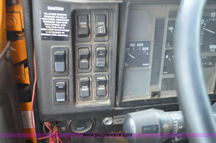 image for item L4536 2002 International F2554 dump truck