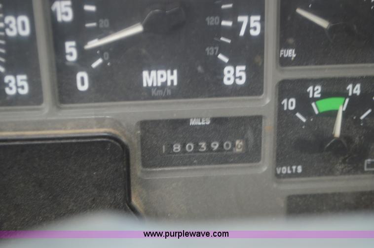 image for item L4536 2002 International F2554 dump truck