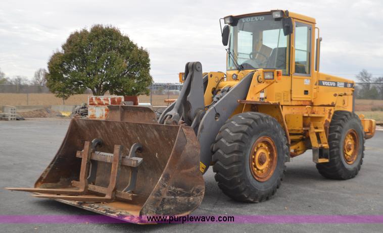 image for item L4538 2002 Volvo L90D wheel loader