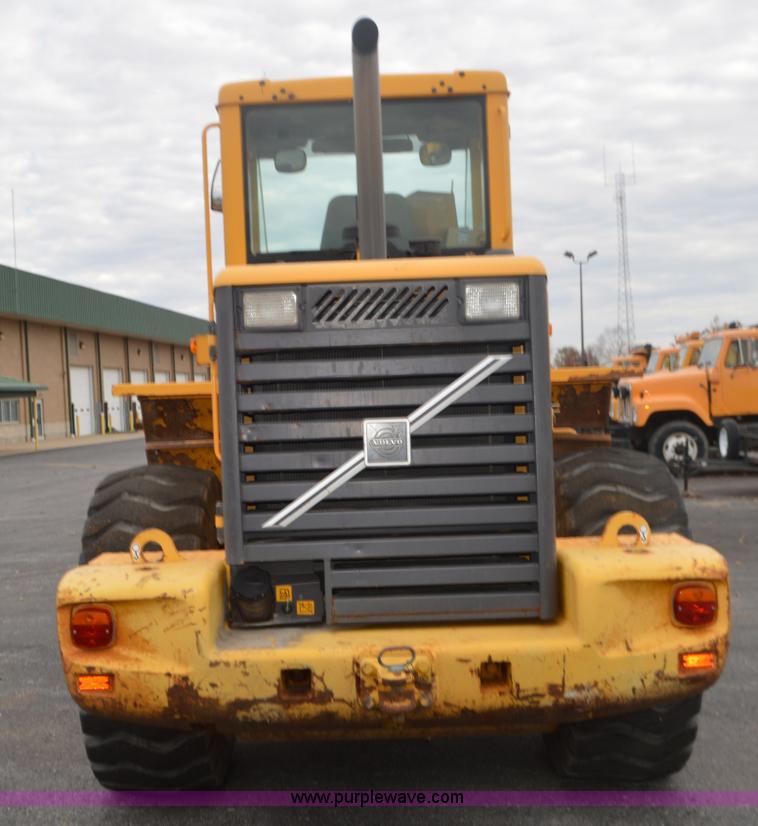 image for item L4538 2002 Volvo L90D wheel loader