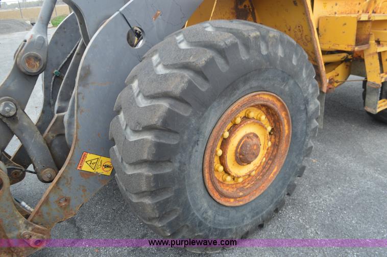 image for item L4538 2002 Volvo L90D wheel loader
