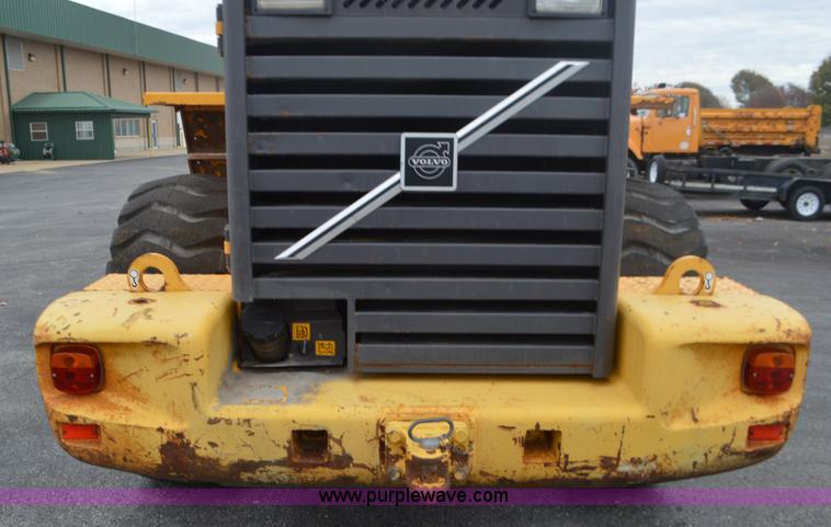 image for item L4538 2002 Volvo L90D wheel loader