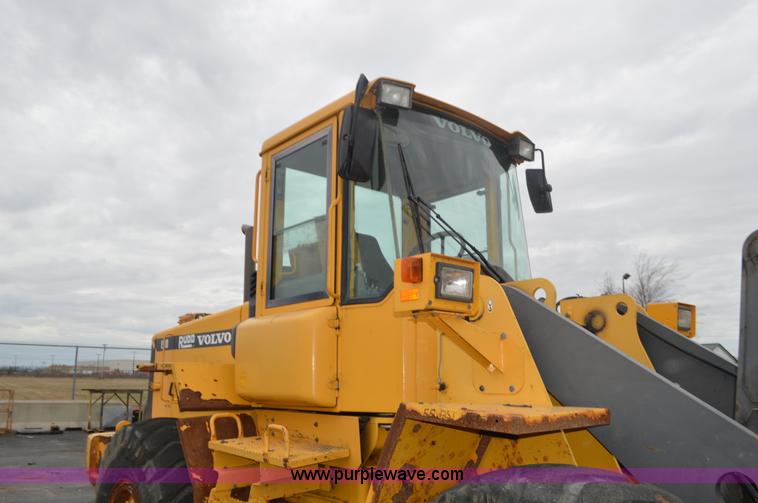 image for item L4538 2002 Volvo L90D wheel loader
