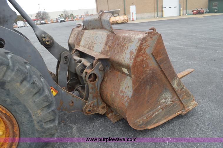 image for item L4538 2002 Volvo L90D wheel loader