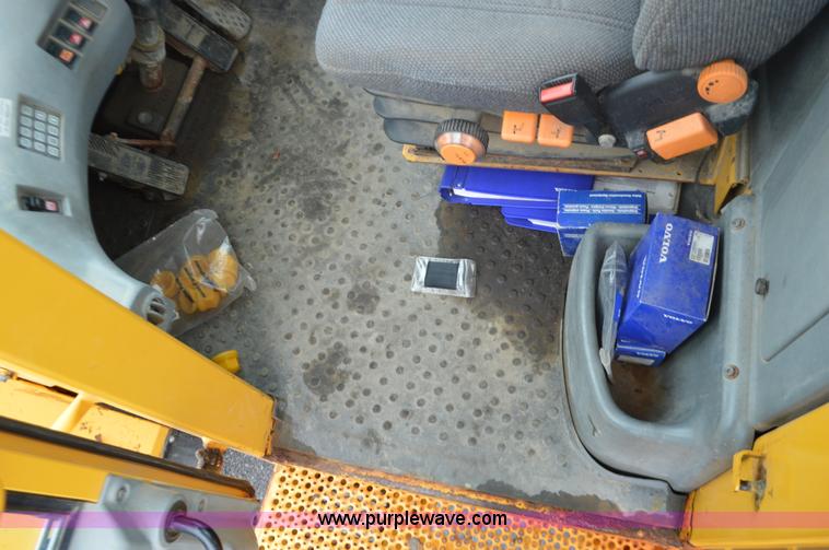 image for item L4538 2002 Volvo L90D wheel loader