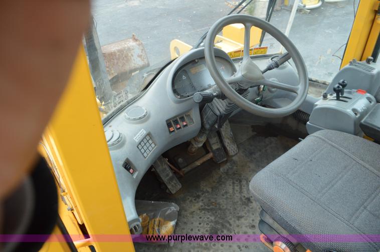 image for item L4538 2002 Volvo L90D wheel loader