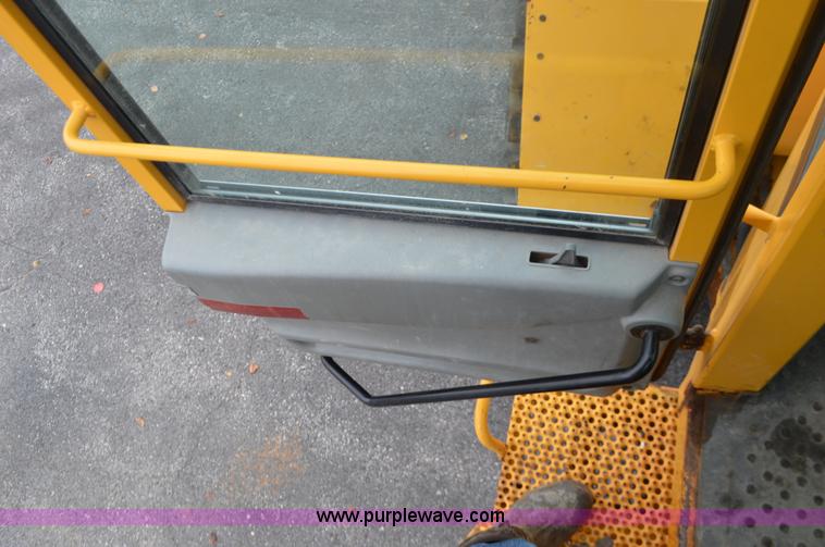 image for item L4538 2002 Volvo L90D wheel loader