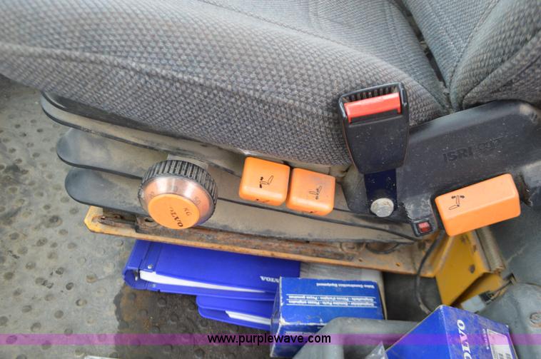 image for item L4538 2002 Volvo L90D wheel loader