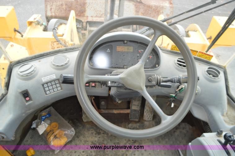 image for item L4538 2002 Volvo L90D wheel loader