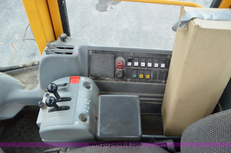 image for item L4538 2002 Volvo L90D wheel loader