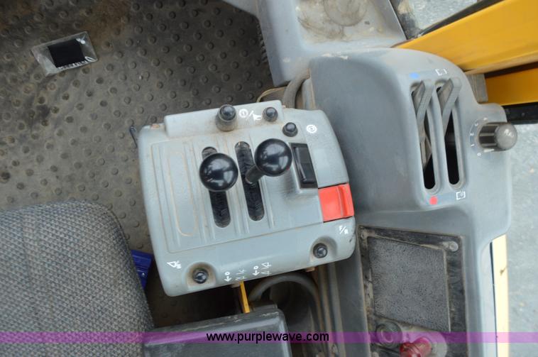 image for item L4538 2002 Volvo L90D wheel loader