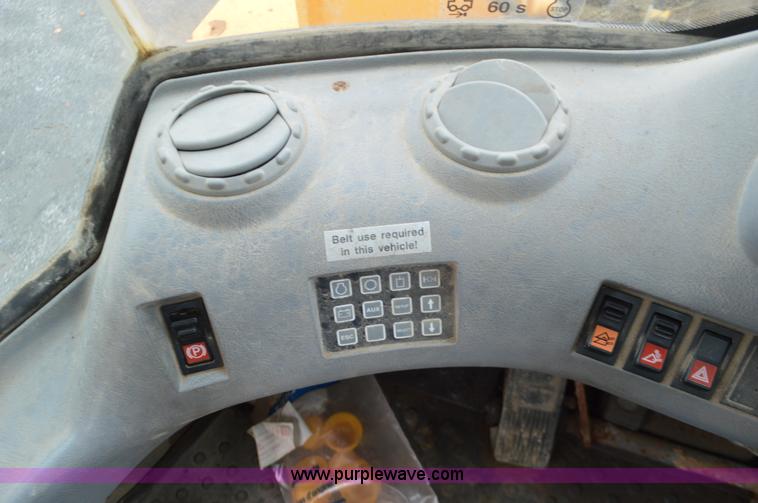 image for item L4538 2002 Volvo L90D wheel loader