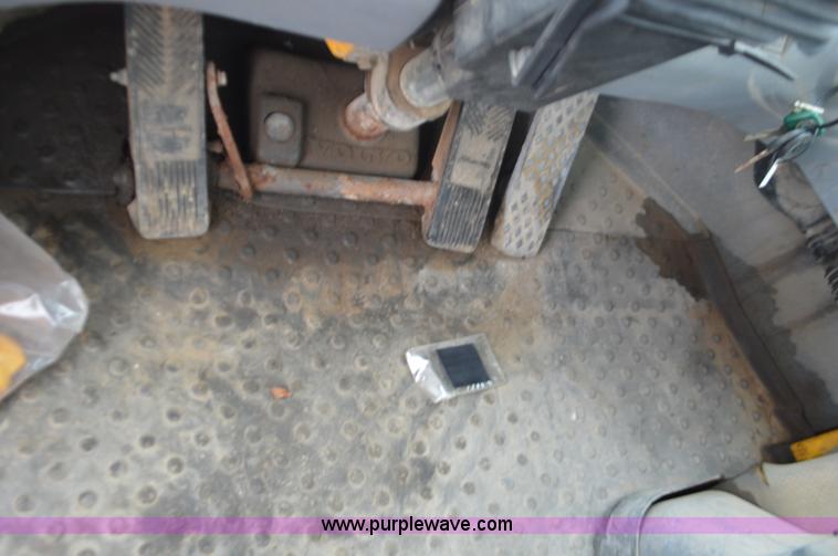 image for item L4538 2002 Volvo L90D wheel loader