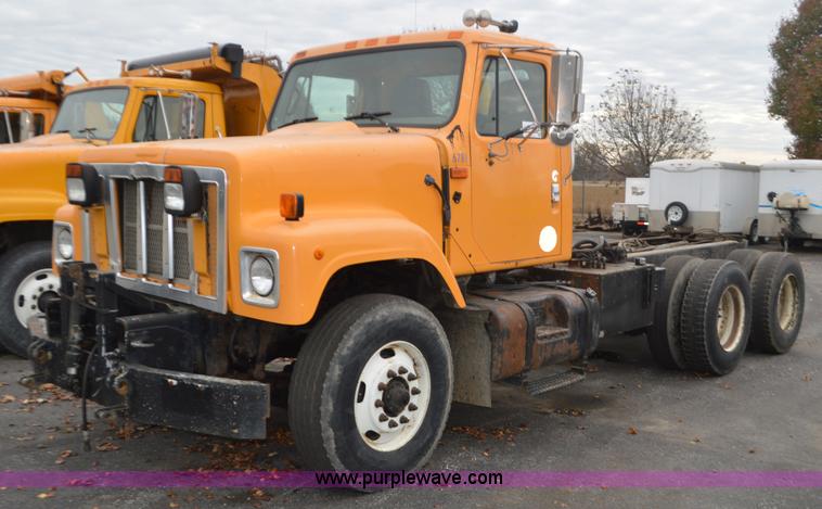 image for item L4539 2002 International F2554 cab and chassis