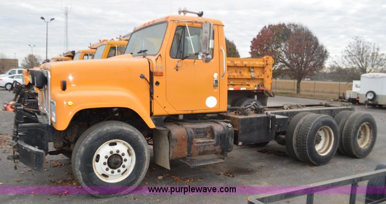 image for item L4539 2002 International F2554 cab and chassis