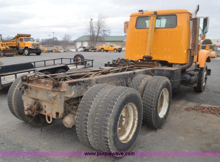 image for item L4539 2002 International F2554 cab and chassis