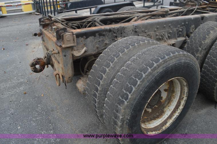 image for item L4539 2002 International F2554 cab and chassis