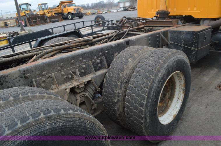 image for item L4539 2002 International F2554 cab and chassis