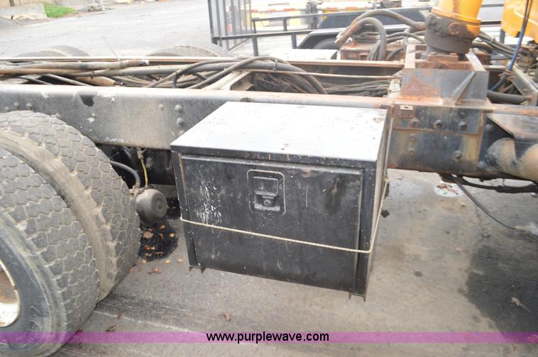 image for item L4539 2002 International F2554 cab and chassis