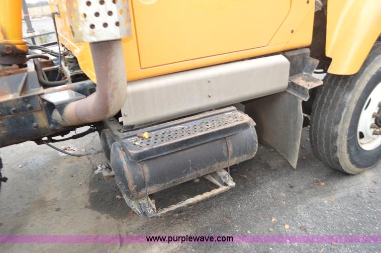 image for item L4539 2002 International F2554 cab and chassis