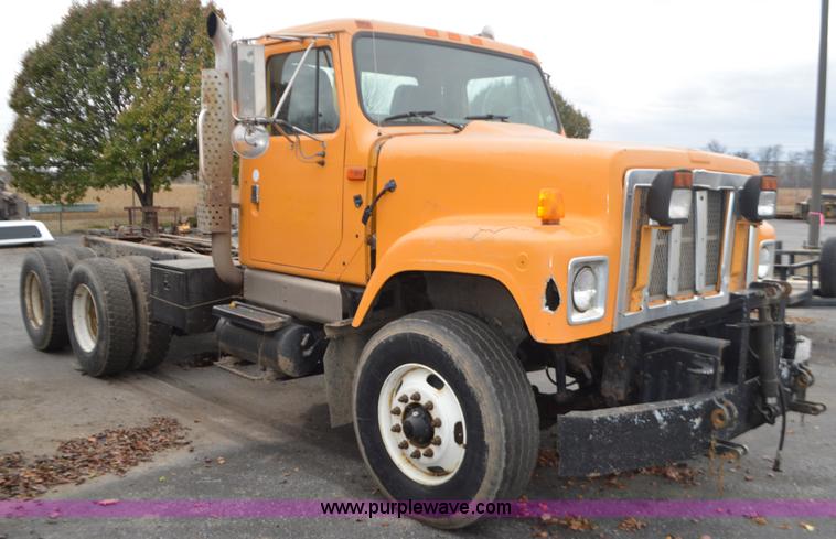 image for item L4539 2002 International F2554 cab and chassis