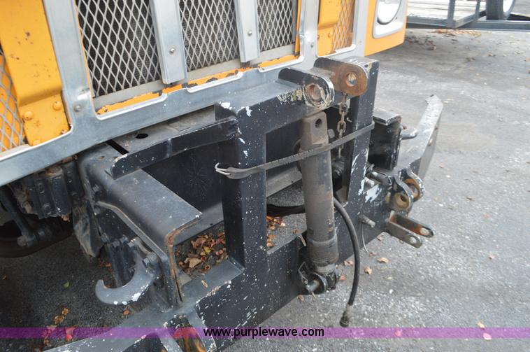 image for item L4539 2002 International F2554 cab and chassis