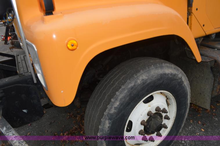 image for item L4539 2002 International F2554 cab and chassis