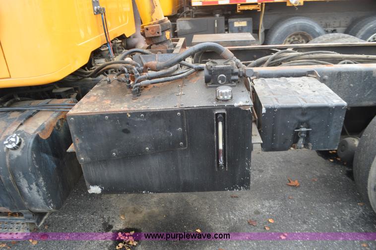 image for item L4539 2002 International F2554 cab and chassis