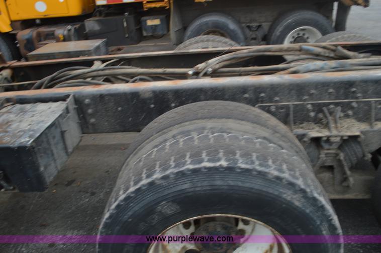 image for item L4539 2002 International F2554 cab and chassis