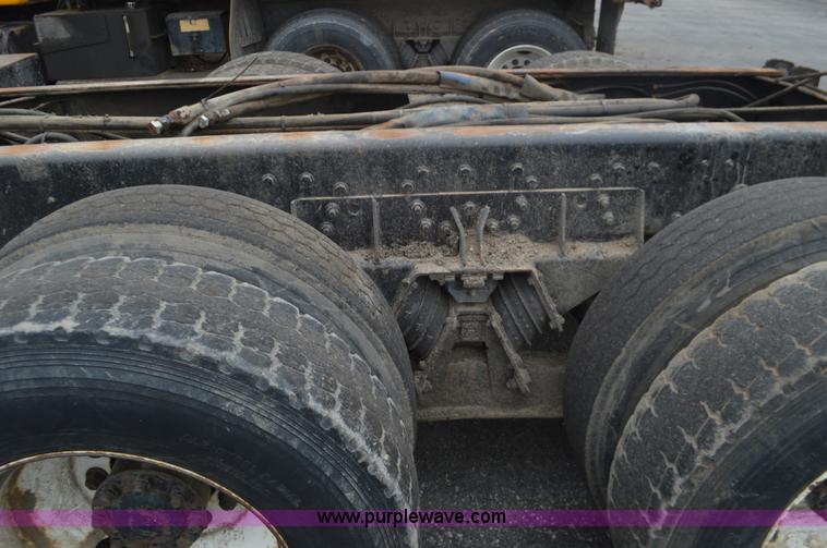 image for item L4539 2002 International F2554 cab and chassis