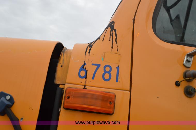 image for item L4539 2002 International F2554 cab and chassis