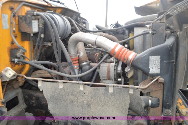 image for item L4539 2002 International F2554 cab and chassis