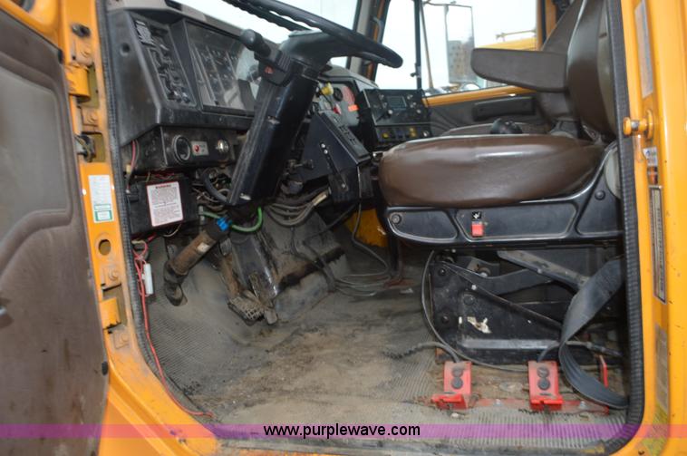 image for item L4539 2002 International F2554 cab and chassis