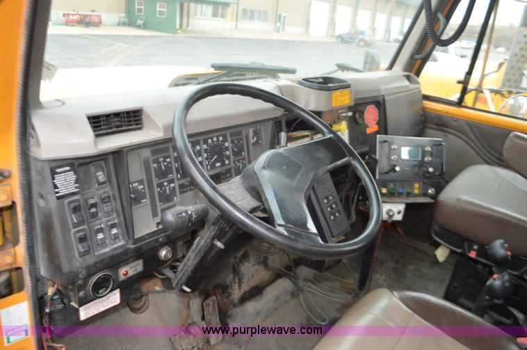 image for item L4539 2002 International F2554 cab and chassis