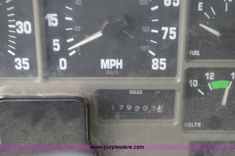 image for item L4539 2002 International F2554 cab and chassis