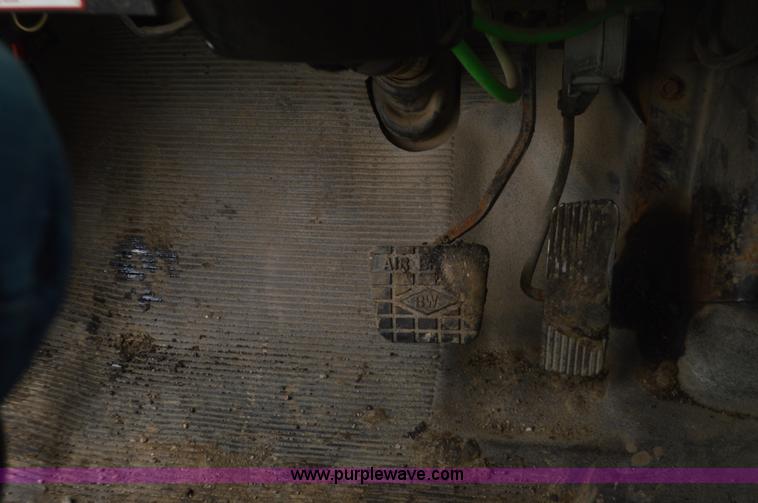 image for item L4539 2002 International F2554 cab and chassis