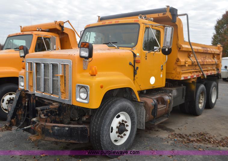 image for item L4540 2002 International F2554 dump truck