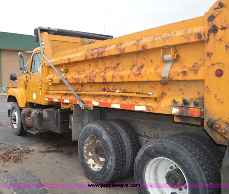 image for item L4540 2002 International F2554 dump truck