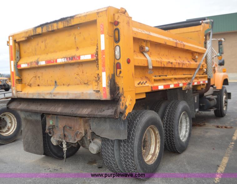 image for item L4540 2002 International F2554 dump truck